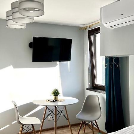 Aparthotel W Dolinie Stawow Zator By Housine Las Exterior foto