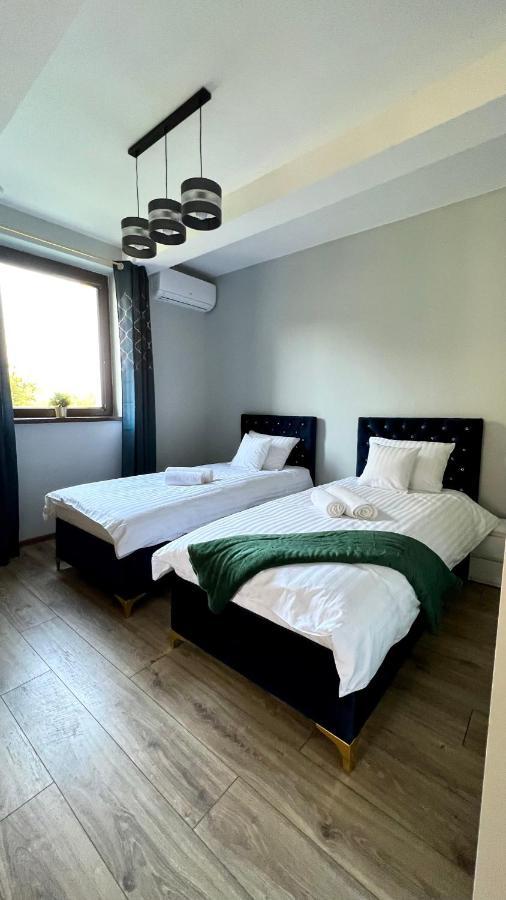 Aparthotel W Dolinie Stawow Zator By Housine Las Exterior foto