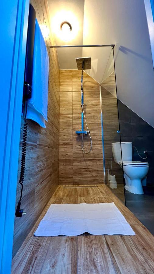 Aparthotel W Dolinie Stawow Zator By Housine Las Exterior foto