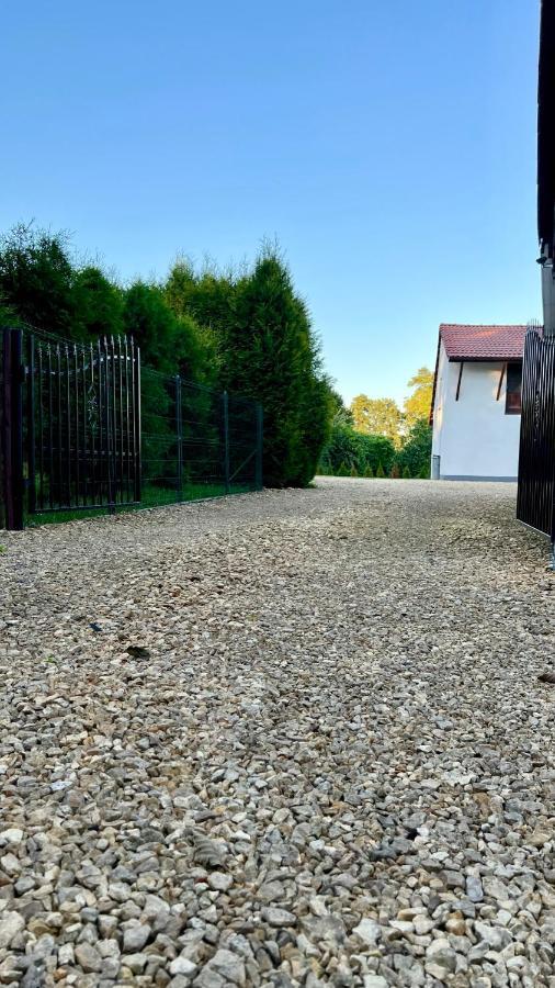 Aparthotel W Dolinie Stawow Zator By Housine Las Exterior foto