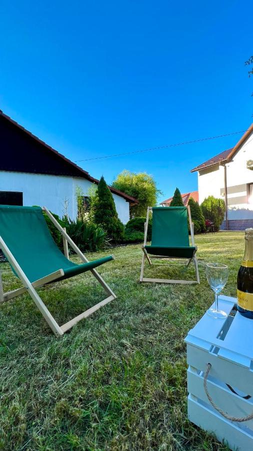 Aparthotel W Dolinie Stawow Zator By Housine Las Exterior foto