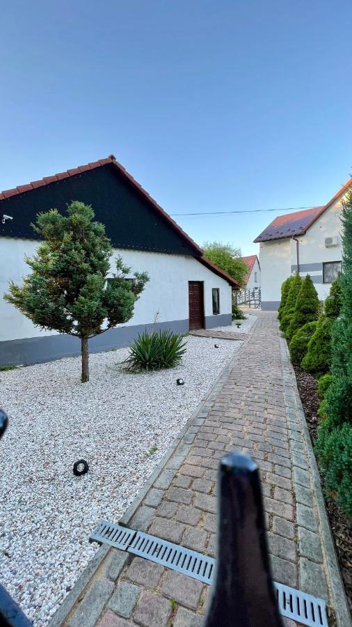 Aparthotel W Dolinie Stawow Zator By Housine Las Exterior foto