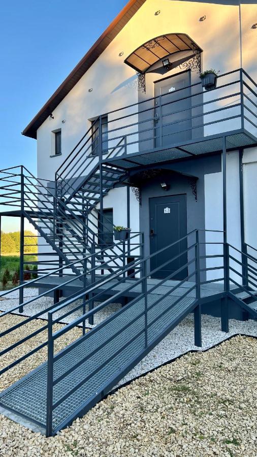 Aparthotel W Dolinie Stawow Zator By Housine Las Exterior foto